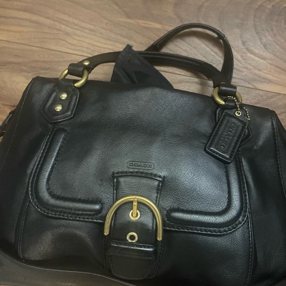 I am selling a coach bag